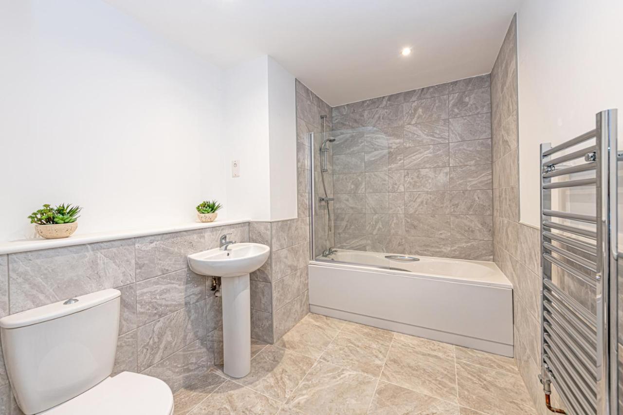 Gospel Heights Luxury Apartments With Parking Хесуолл Экстерьер фото